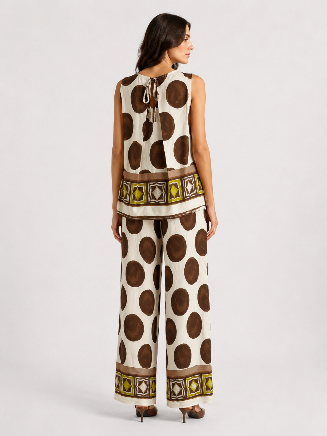 Mouwloze top met artistieke stippenprint