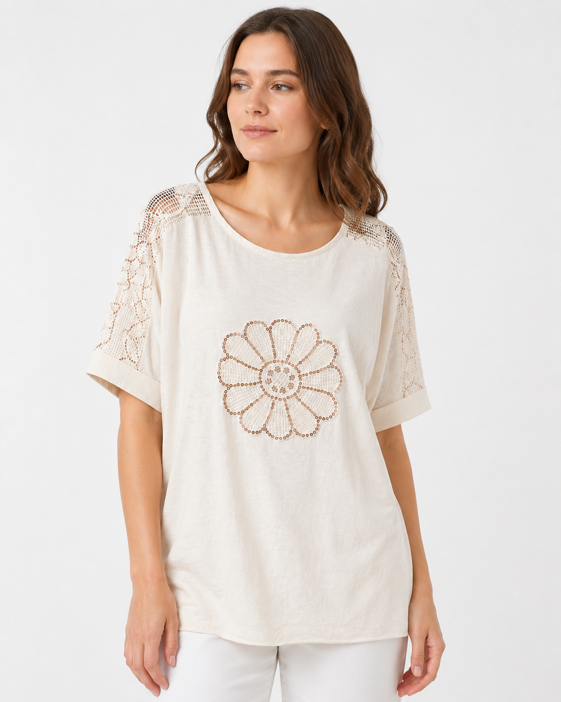 T-shirt met kanten mouwen en bloemapplicatie